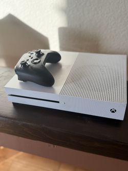 Xbox One S 1TB + Controller – Ready to Play