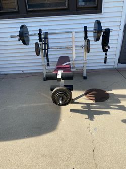 Golds Gym weight bench and set of weights