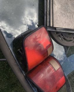 99-2000 TAIL LIGHT