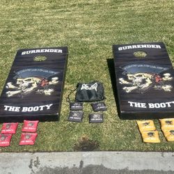 CUSTOM CORNHOLE BOARDS & BAGS 