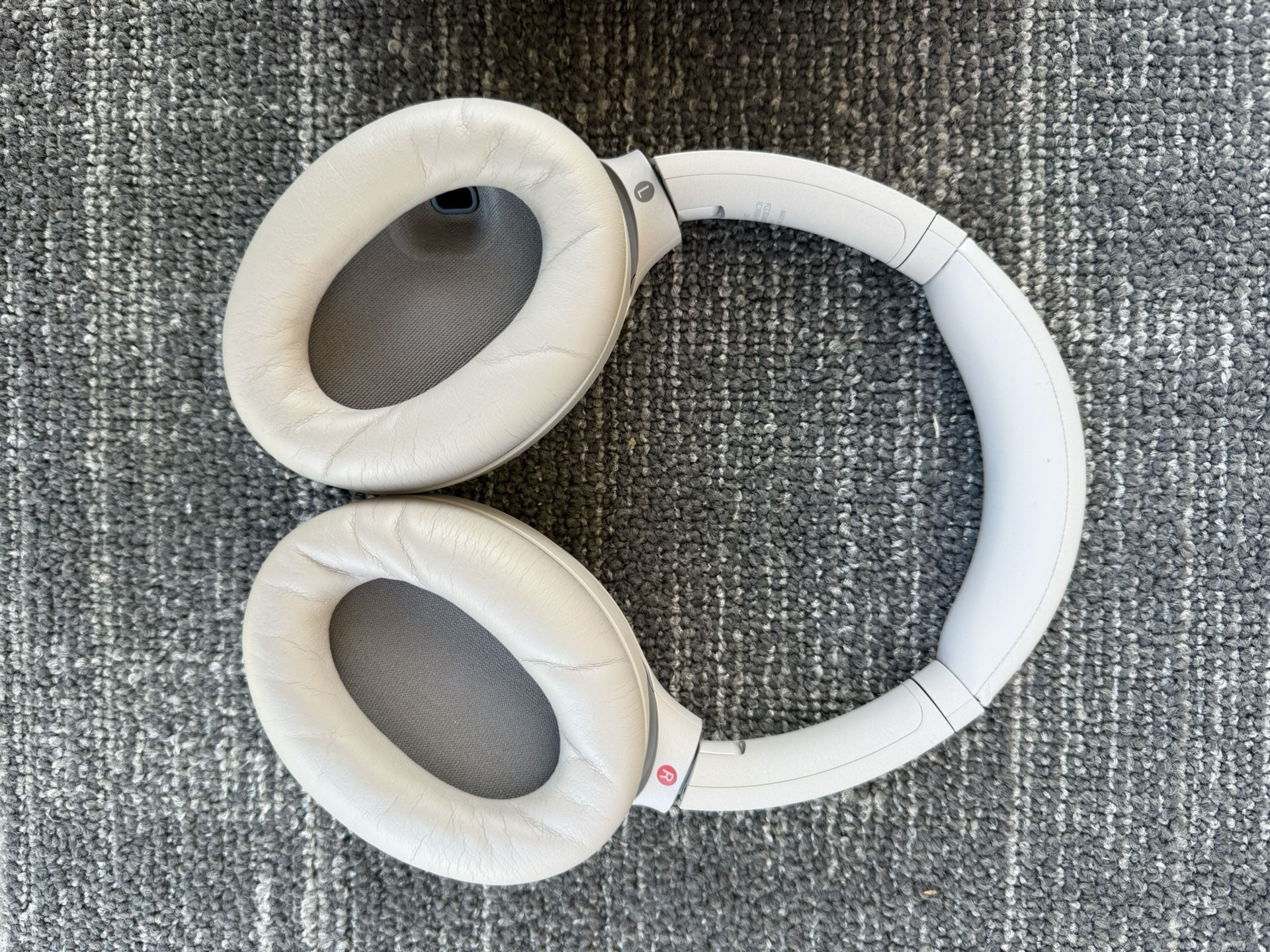 Sony Noise Cancelling Headphones Silver