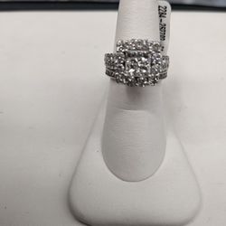15k White Gold Diamond Rings 10.1 Grams Size 7 Layaway Available 10% Down If You Interested Ask Maribel Thank You 