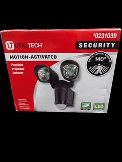 UtiliTech Motion-Activated Security Floodlight 
