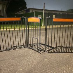 Metal pet gate