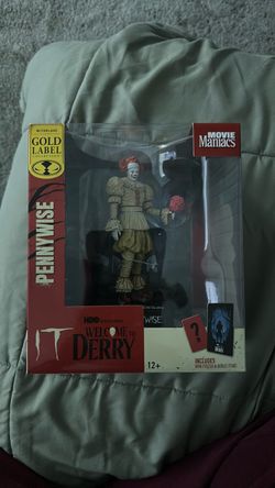 McFarlane Movie Maniacs Pennywise Gold Label Figure
