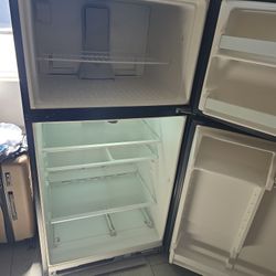 Whirlpool REFRIGERATOR [FREE]
