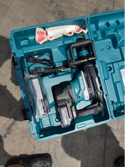 Makita 40V Max XGT Brushless Cordless 1-9/16 in. AVT Rotary Hammer Kit, AFT, AWS Capable (4.0Ah