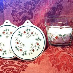 Pfaltzgraff 1997 Winterberry "Cookies & Milk for Santa" 2 cookie presses & glass