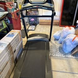 Nordic Track C700 Treadmill 