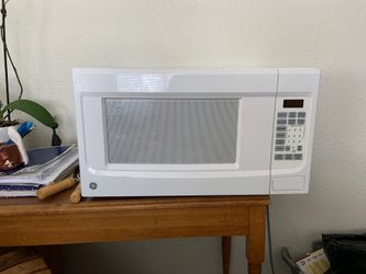 GE 1.4 cu. ft. Countertop Microwave oven #JES1456DSWW