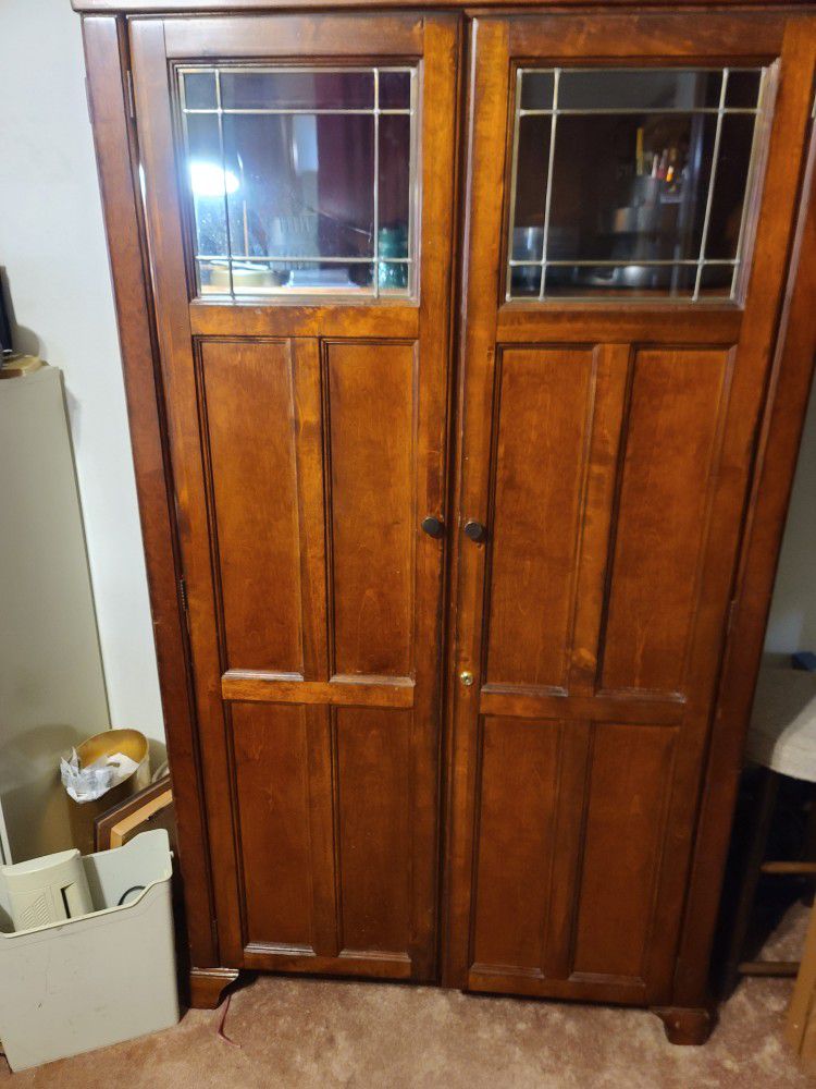 Computer Hutch With Closing Doors 42'Wx22'Dx70H