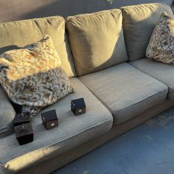 Living Room Couch And Coffee Table 