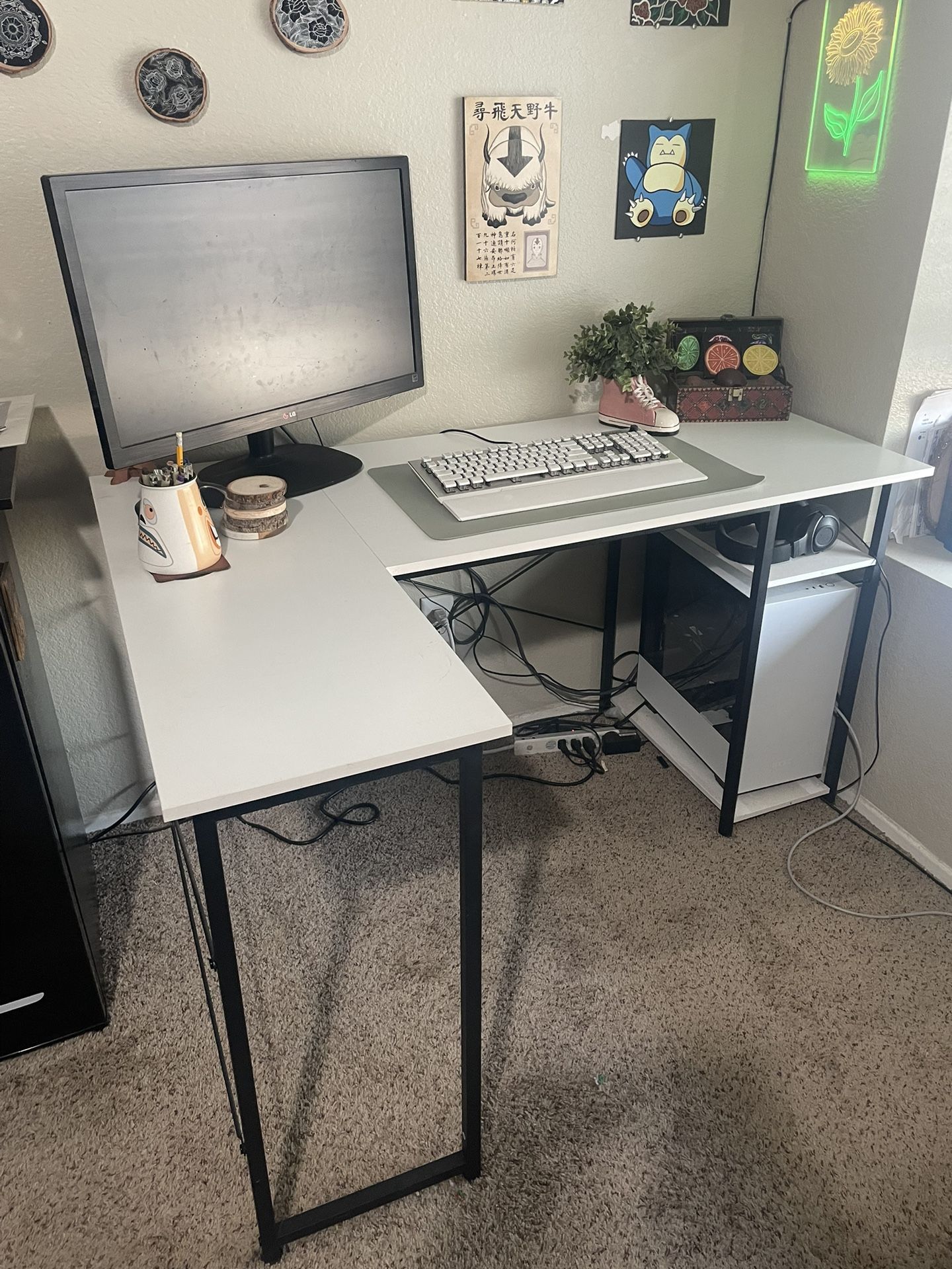 White L-shaped desk