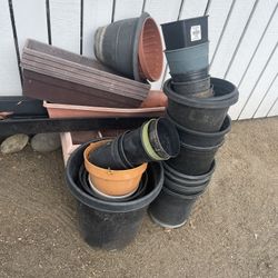 Pots, Plastic, Various Sizes And Shapes