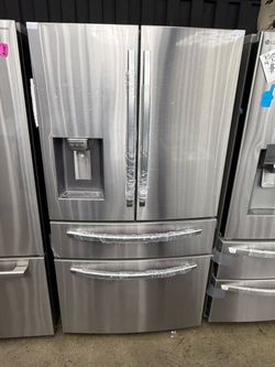 Brand new Samsung 36 in. 28 cu. ft. Standard Depth 4-Door French Door Smart Refrigerator in Fingerprint Resistant Stainless Steel