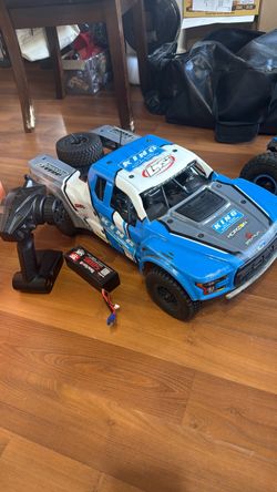 Losi baja rey v2 with battery