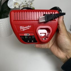 Milwaukee M12 Charger