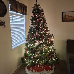 8.5 Ft. Christmas Tree W/decorations