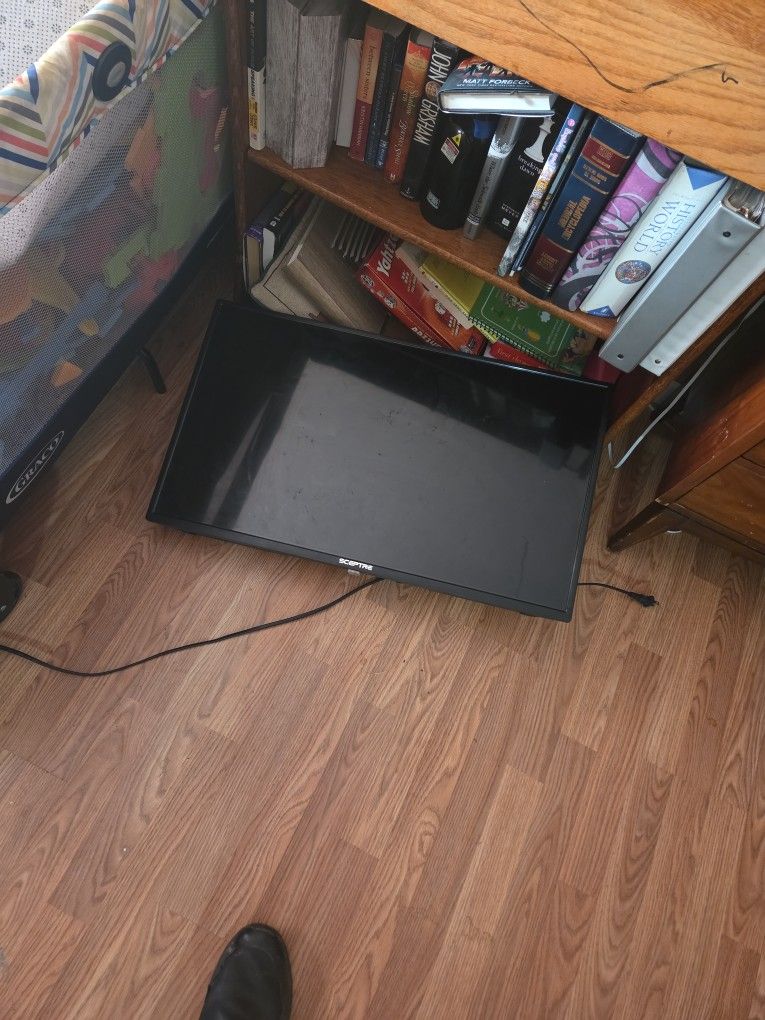 Tv, Wall Mount Attached