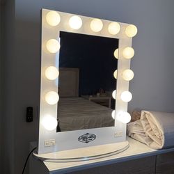 Vanity Girl Hollywood mirror/vanity