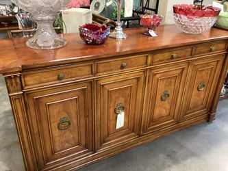 Henredon Fine furniture buffet credenza