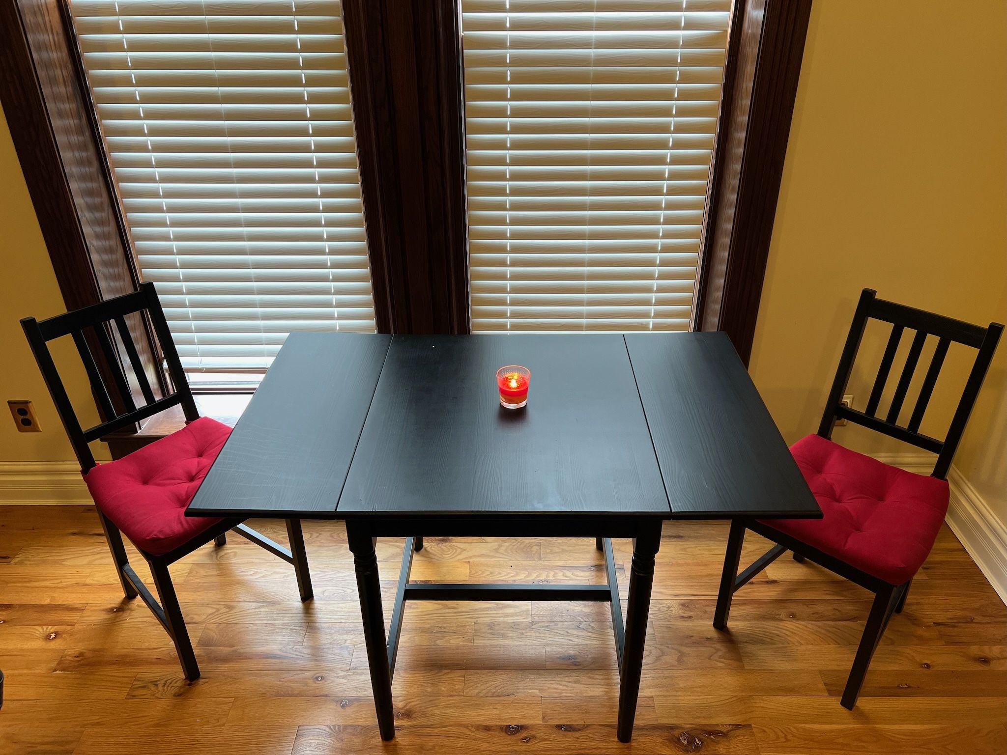 Dinner Table With Chairs