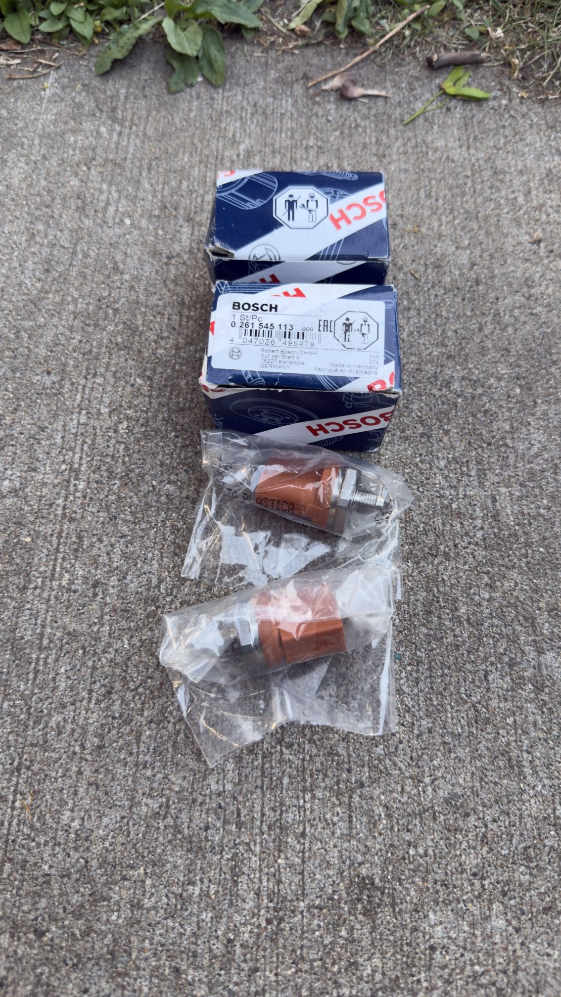 Bosch Automotive 0(contact info removed)13 Original Equipment Fuel Pressure Sensor