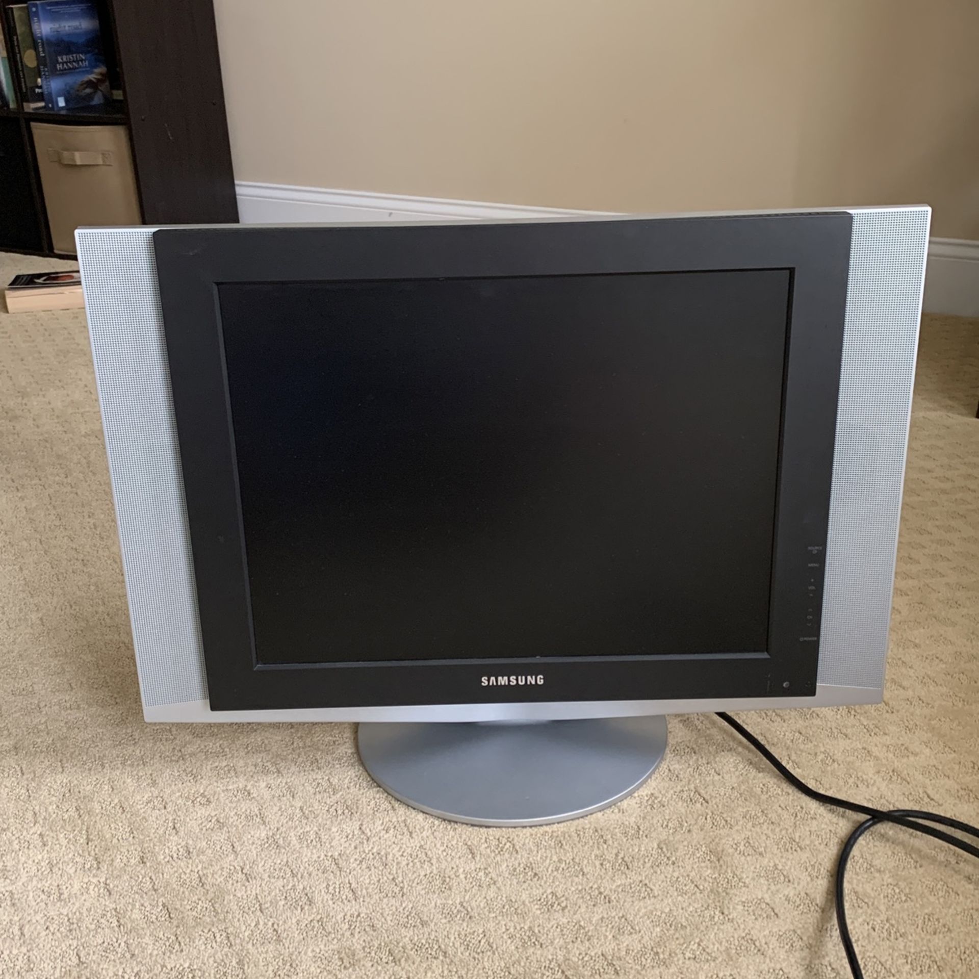 Samsung LN-R2050 20" 480p EDTV LCD Television and PC Monitor