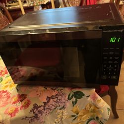 Nice Small Hamilton Beach Microwave 