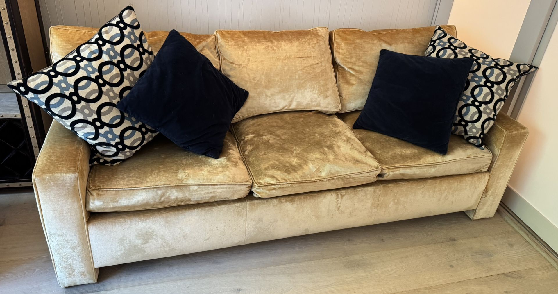 ✨ Gold Velvet Sleeper Sofa – Stylish, Comfortable & Functional ✨