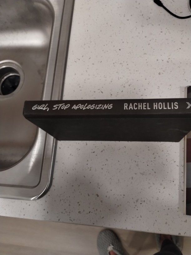 Girl, Stop Apologizing - Rachel Hollis