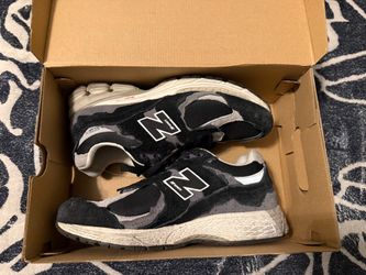New Balance 2002R Black Grey Sneakers