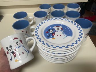 Disney Mickey Mouse Holiday Dinnerware Set