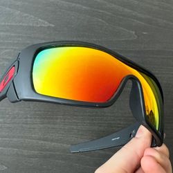 ‘2️⃣6️⃣🥳 New Oakleys  Box, Pouch Cloth All Included🥂