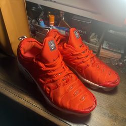 Red VaporMaxes Size 8,5 Men’s