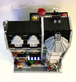 LEGO Creator Expert Green Grocer 10185 for Sale in Santa Clarita