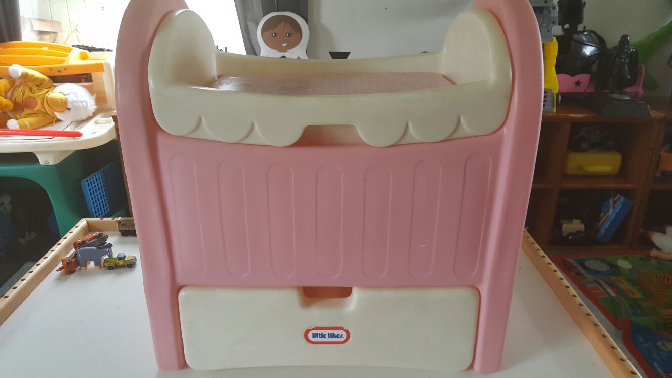 Vintage Little Tikes doll bed with drawer