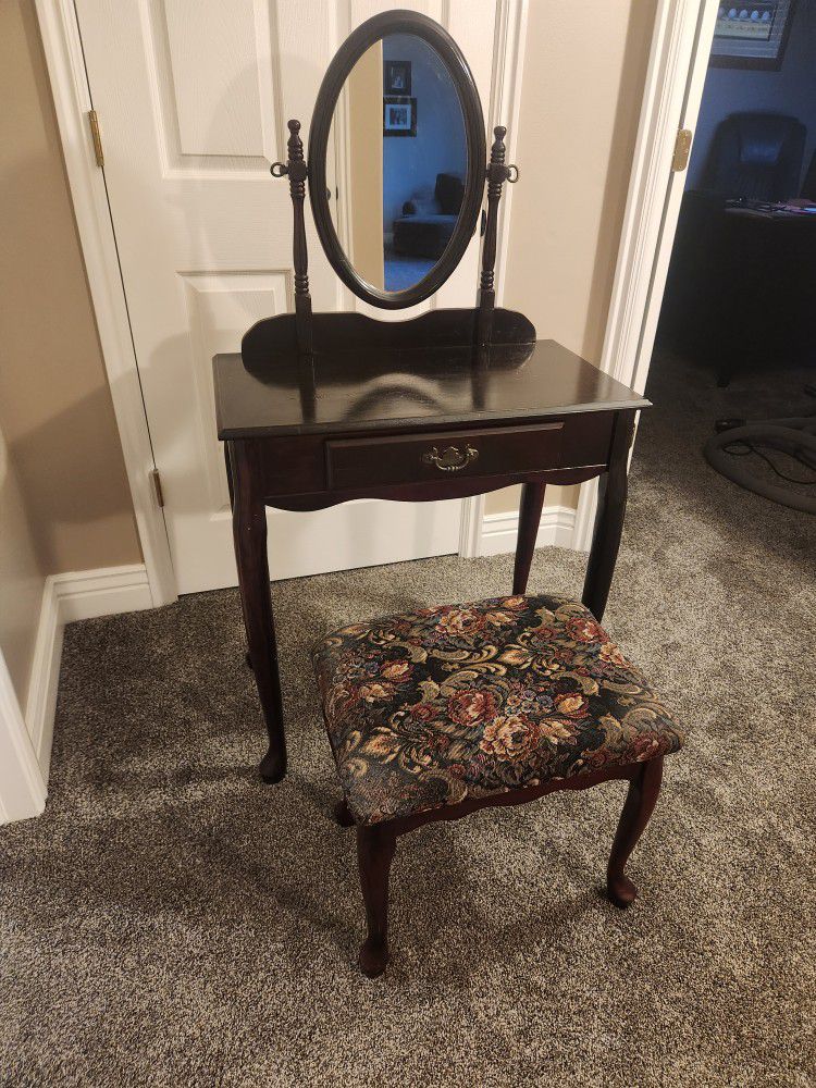Vanity with Seat, Makeup Table