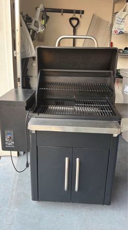 Traeger electric pellet grill