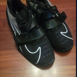 Black and White (Size 10) unisex lifting Shoes