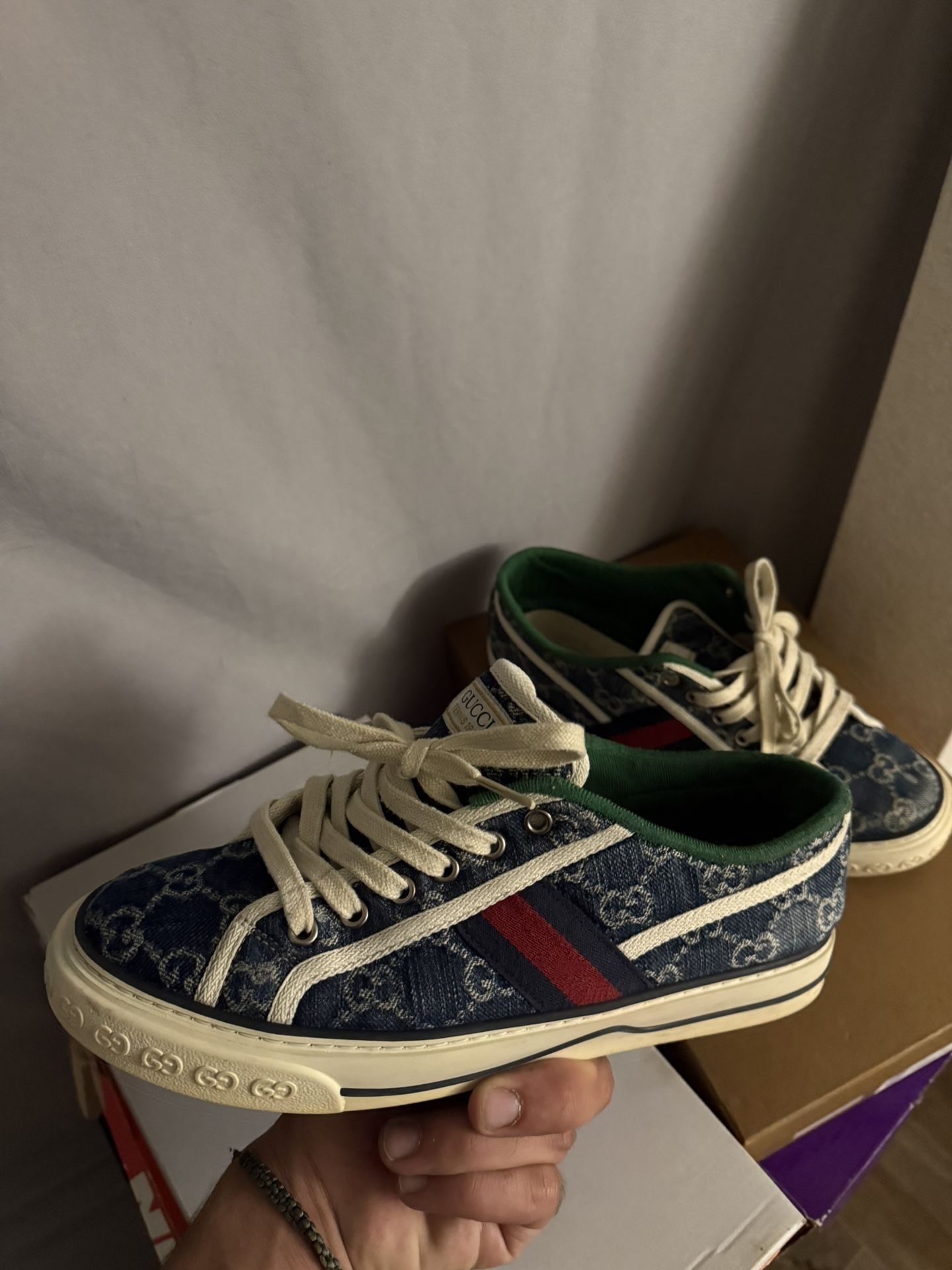Low top Gucci Blue Sz 9
