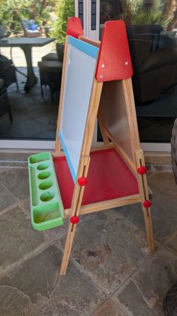 Fat Brain Toys Kids Ultimate Art Easel