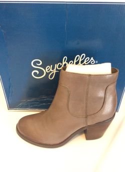 Seychelles brand new. Size 7. Taupe leather bootie.