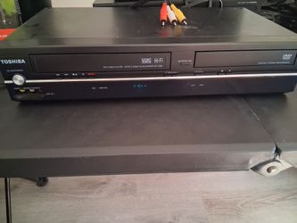 TOSHIBA VHS/DVD COMBO CASSETTE PLAYER