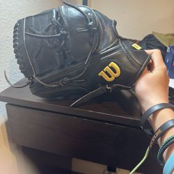 Wilson a2000 Clayton Kershaw Lefty Pitcher Glove