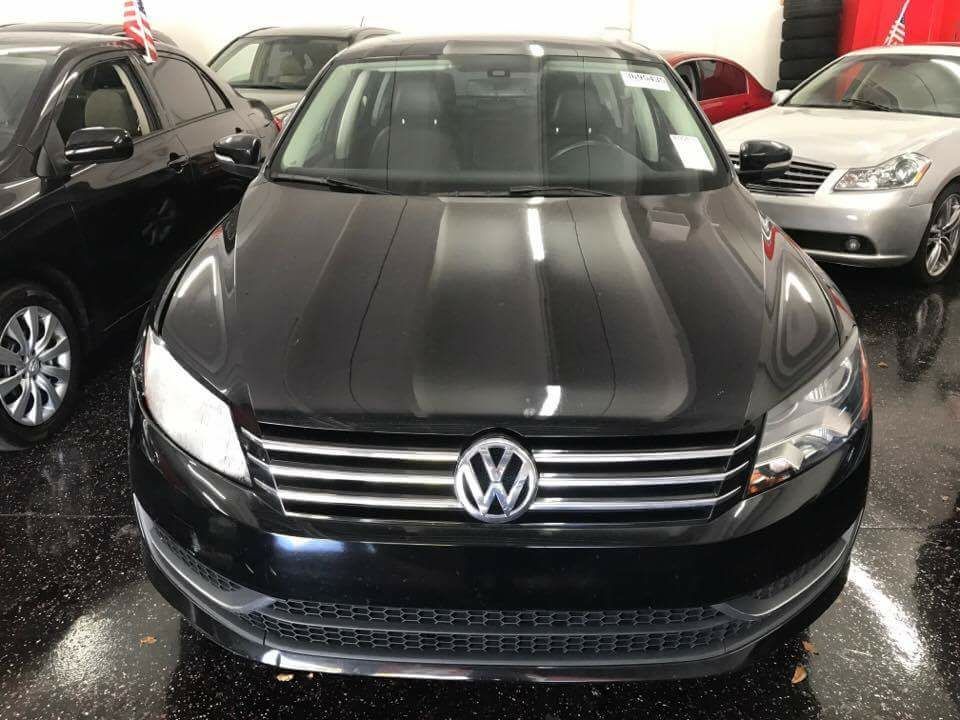 2013 VOLKSWAGEN PASSAT. LIKE NEW