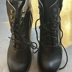 Simply Vera by Vera Wang. “Brand New” 7 1/2 Medium boots