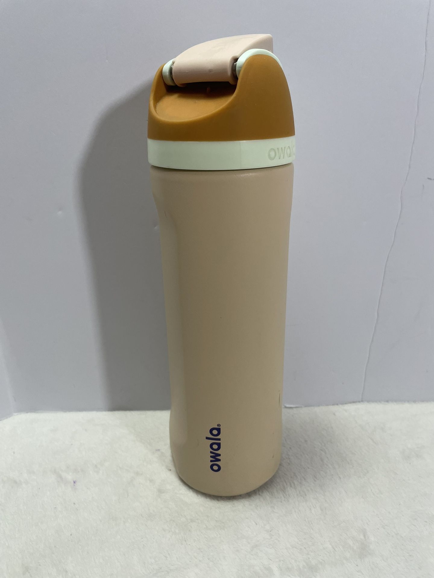 Owala FreeSip 24 Oz Stainless Steel Water Bottle - Water In The Desert Color