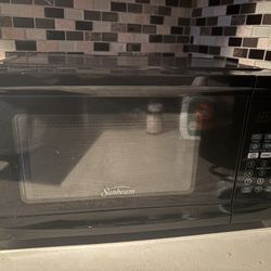 Sunbeam Microwave 700 Watt counter Top