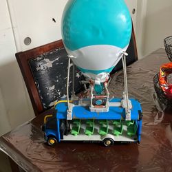 Fortnite Battle Bus